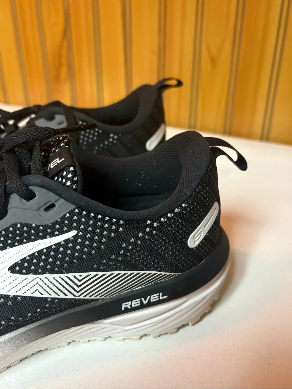 Brooks revel women