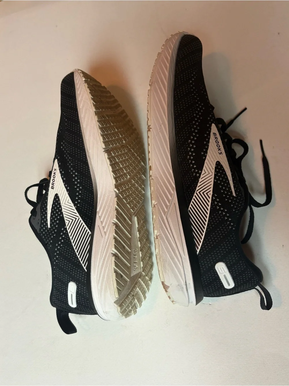 Brooks revel women