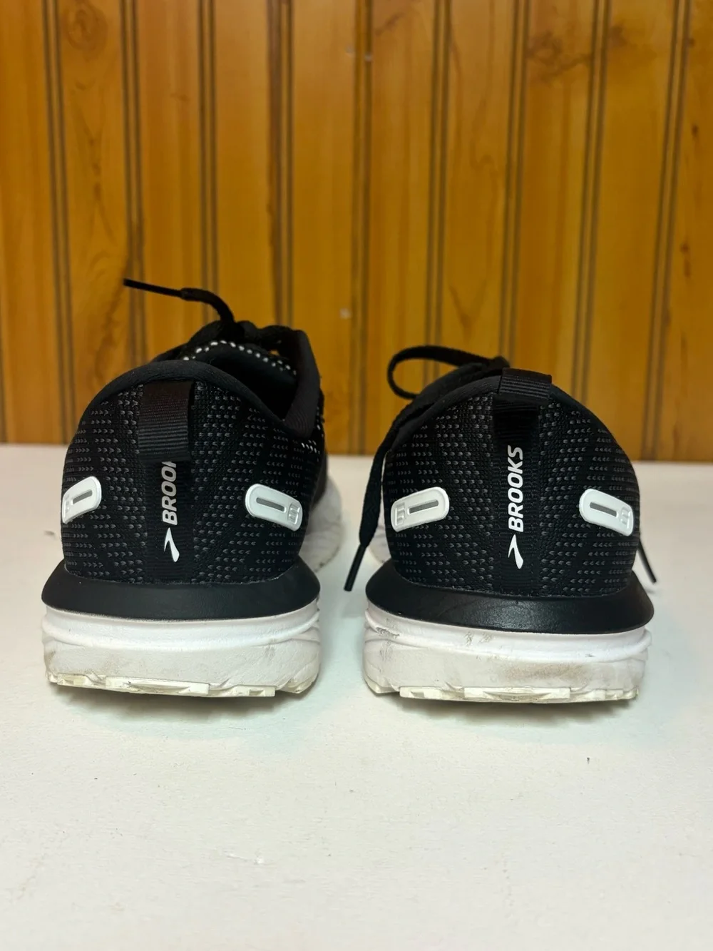 Brooks revel women