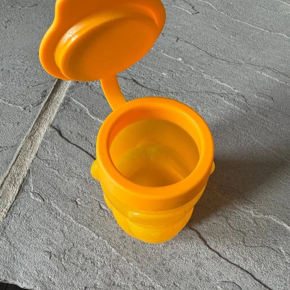 Tupperware snack cup