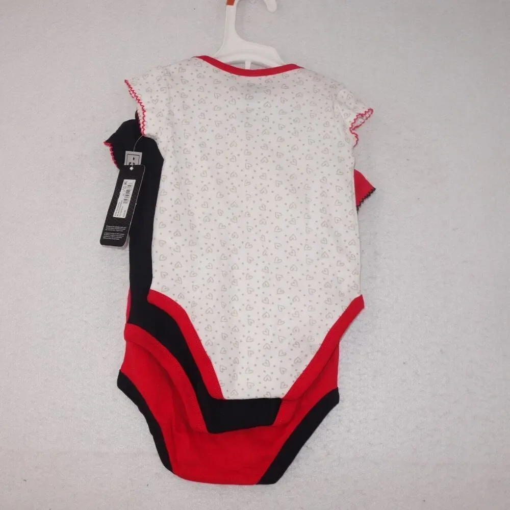NEW NHL Chicago Blackhawks 3 Piece Bodysuit Set One Piece Baby Size 6-9 Months