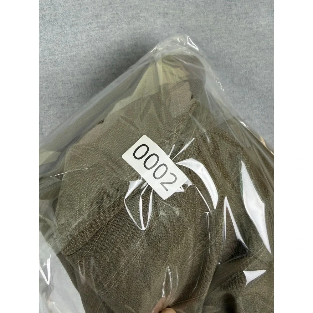 Hart Schaffner Marx pockets garment from