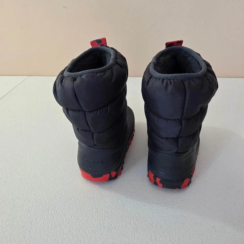 CROCS material croslite