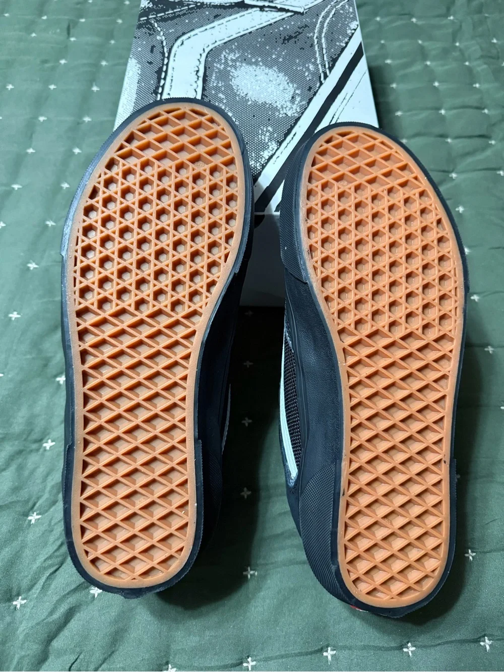 Vans Classic Black/White Low-Top Skate Shoes 7Y / 8.5 W