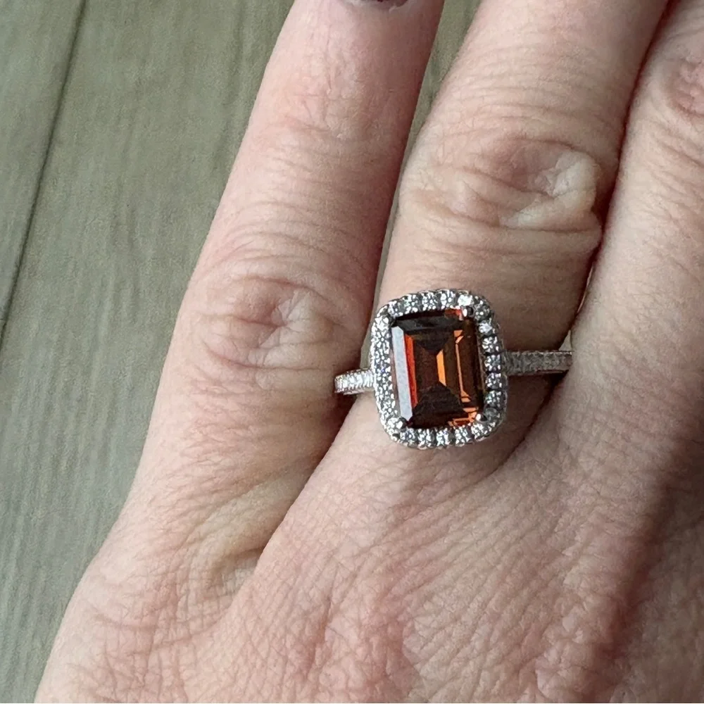 Suzy Levian ring halo