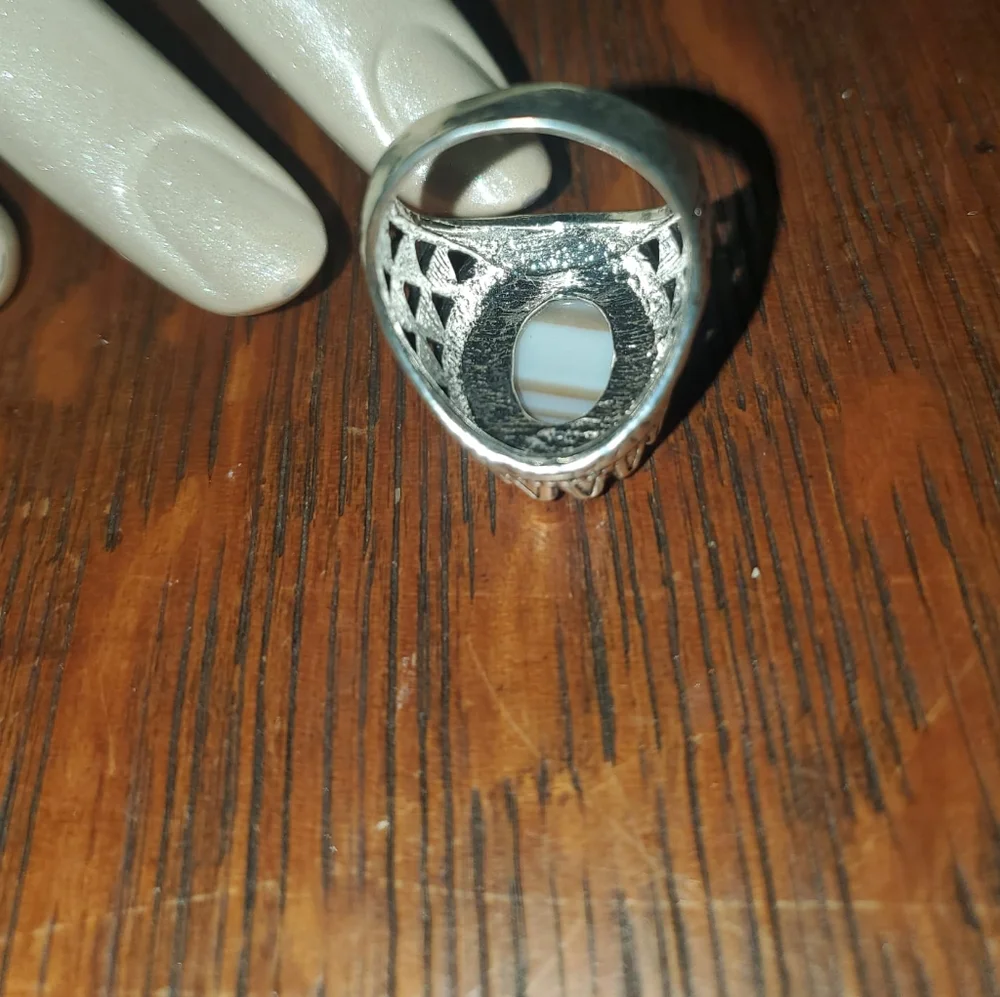 Elegant chunky Striped Silver Ring