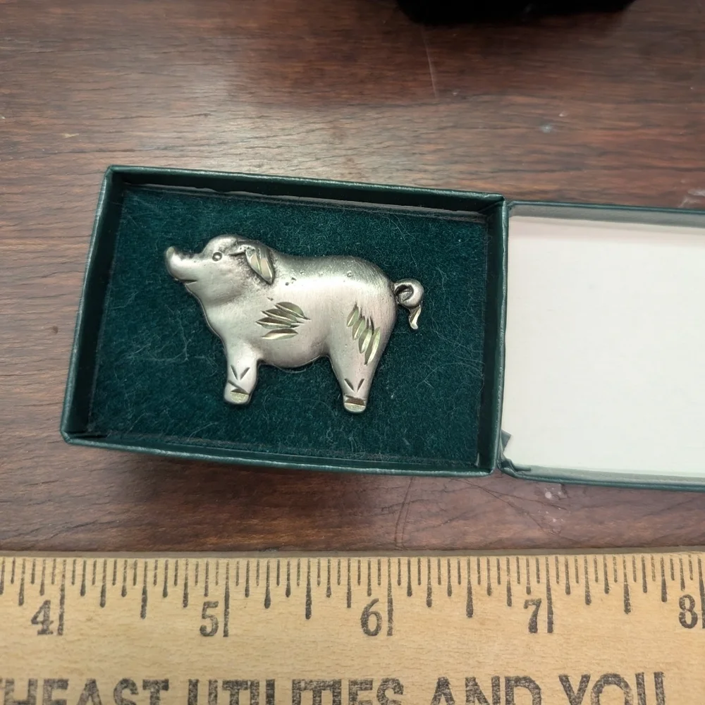 Vintage Adorable Pewter Pig Brooch