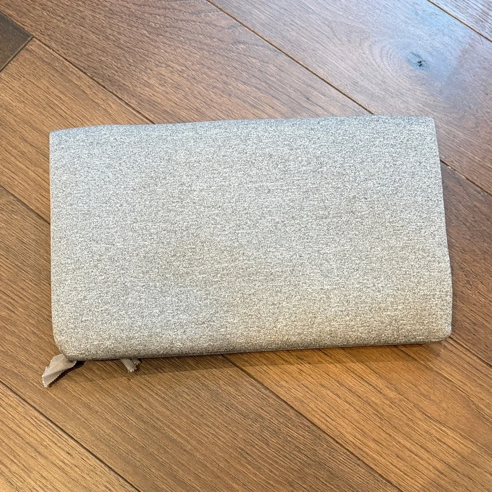 Stella & Dot Madison Gray and Pearl Envelope Clutch C15-004