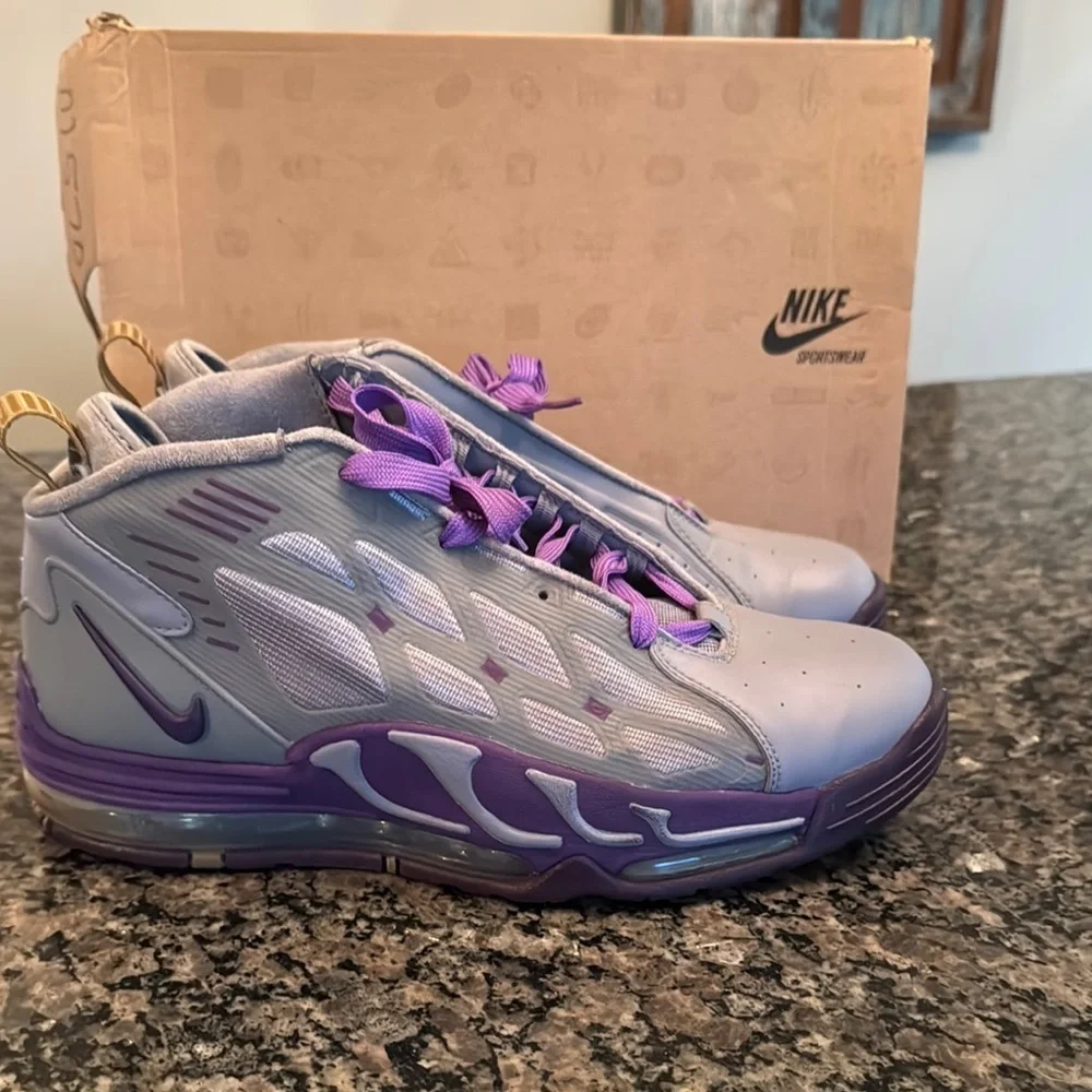 Nike air max pillar gray and Purple SneakersEUC 10.5