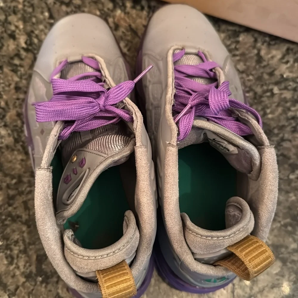 Nike active these vibrant