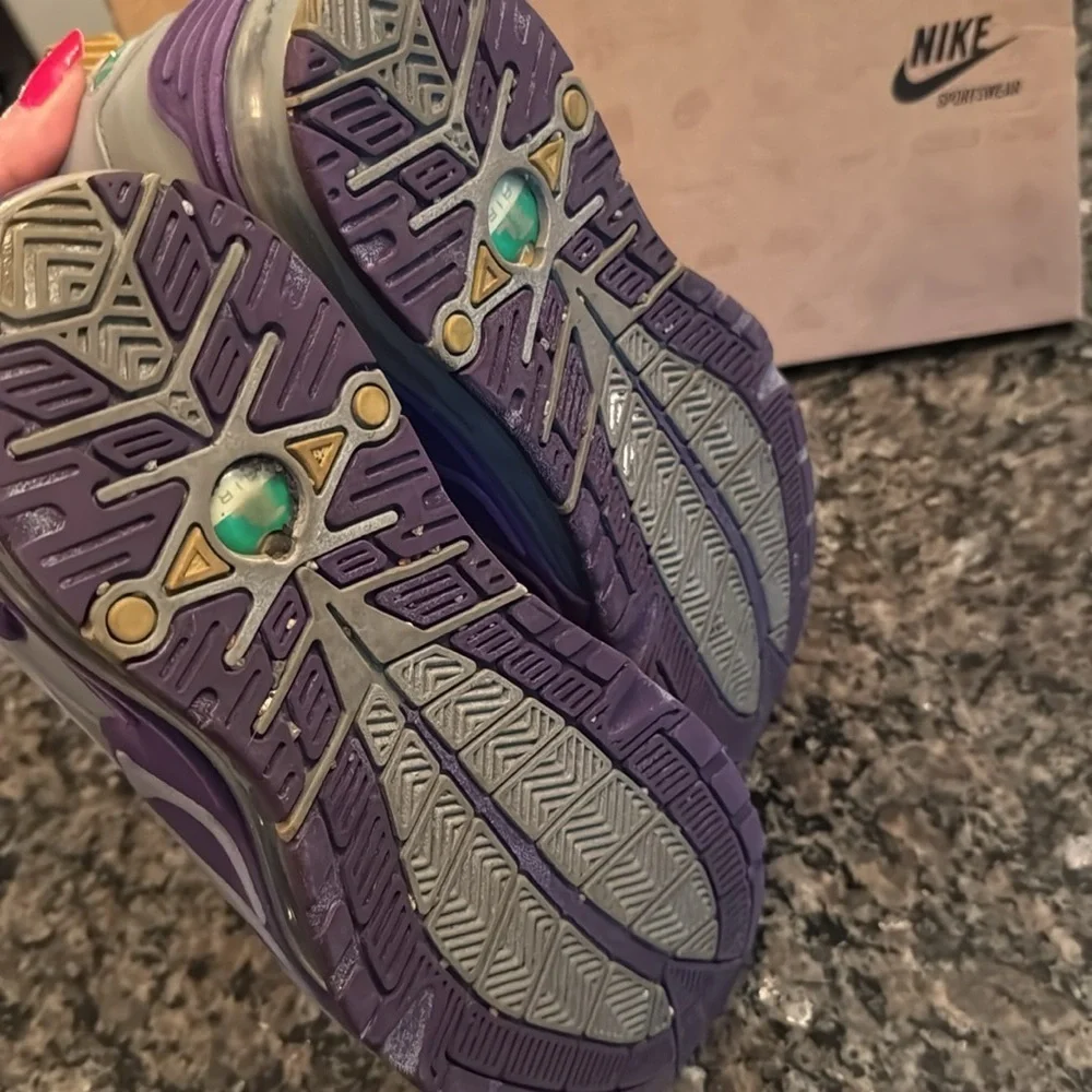 Nike design purple sneakers