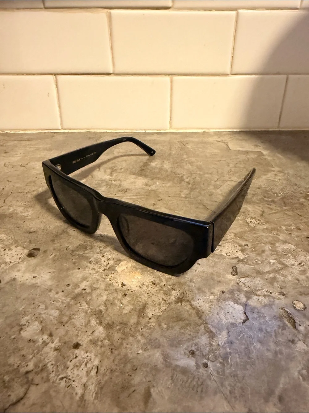 VEHLA Finn Sunglasses - Black/Smoke