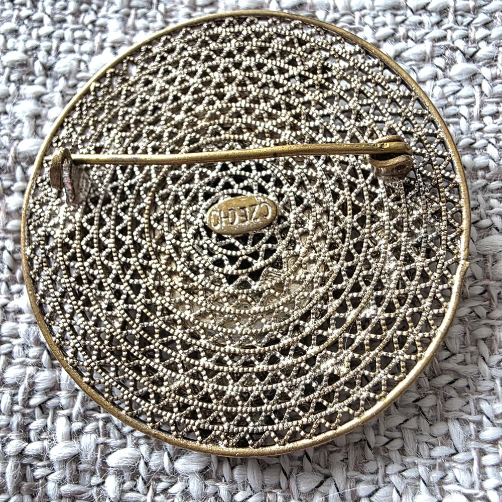 N/A elegant brooch