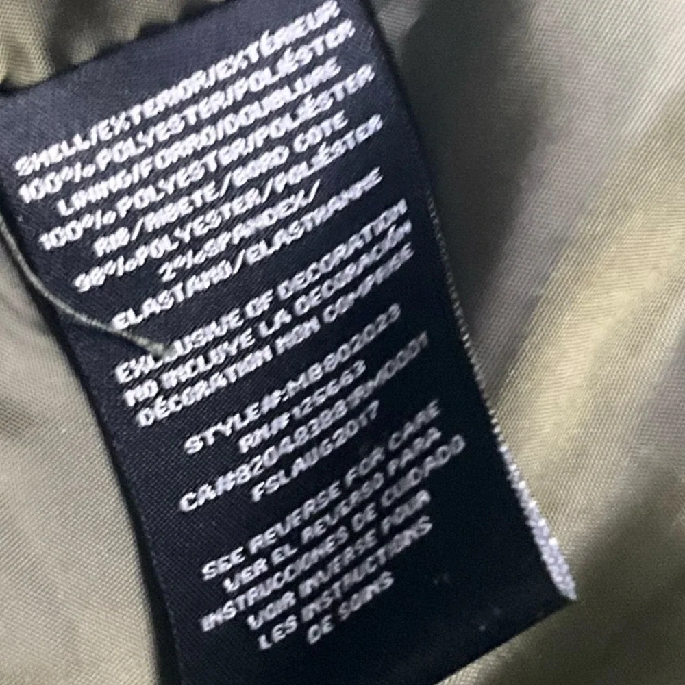 Members Only hem material zip
