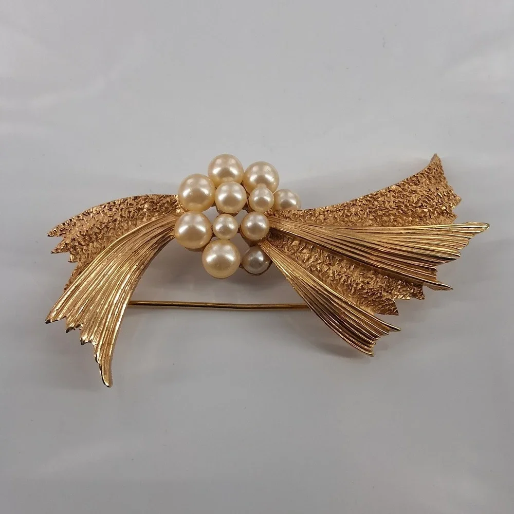 Trifari from motif