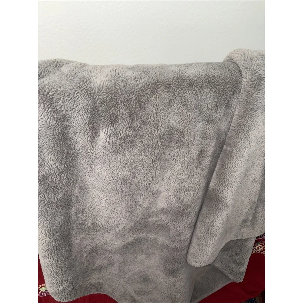 RH Restoration Hardware Faux Fur‎ Throw Blanket Silver gray Luxurious 50x64