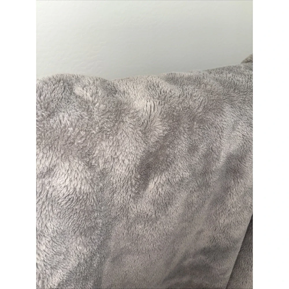 RH Restoration Hardware Faux Fur‎ Throw Blanket Silver gray Luxurious 50x64