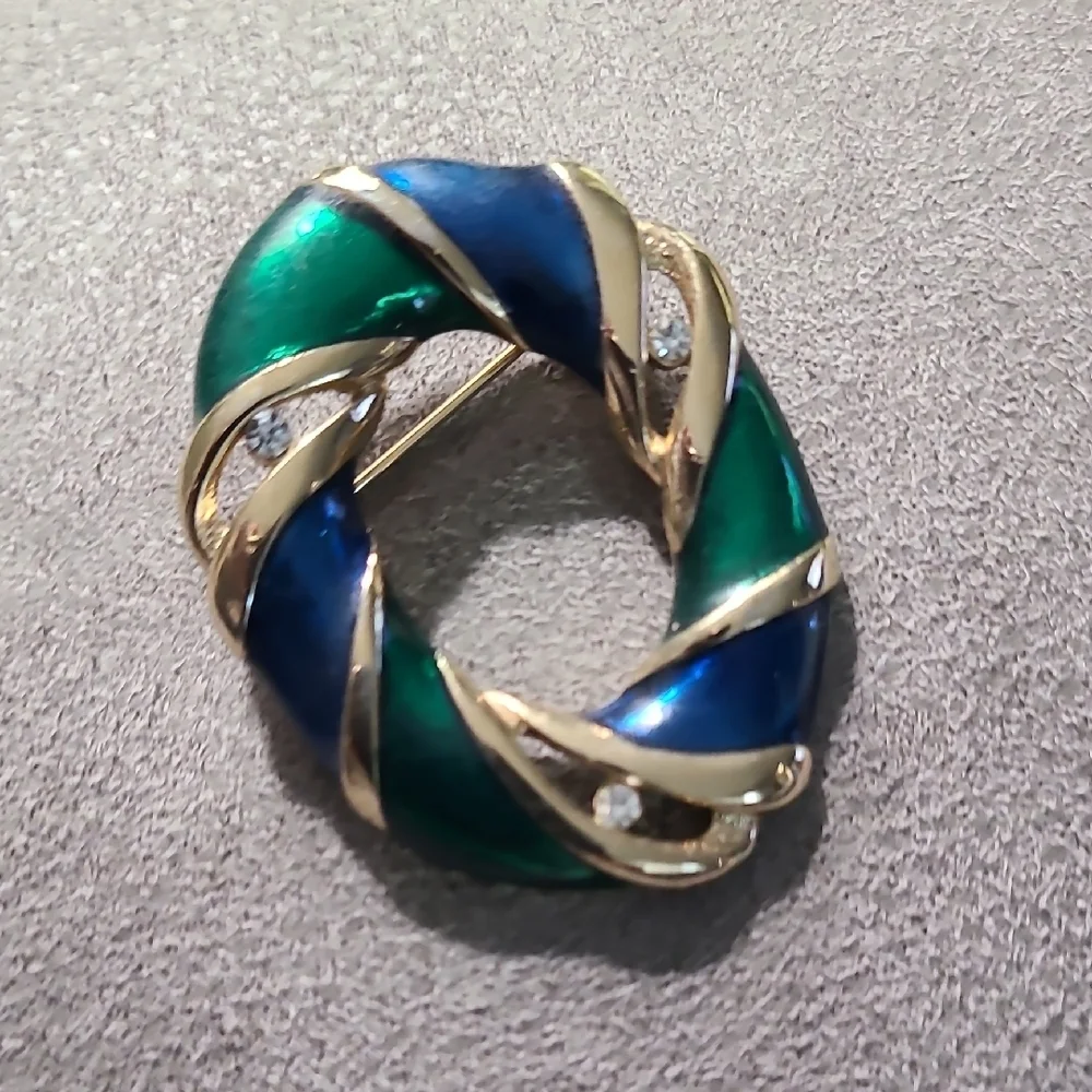 Elegant Gold-Tone Brooch with Blue‎ and Green Accents Dolphin Ore