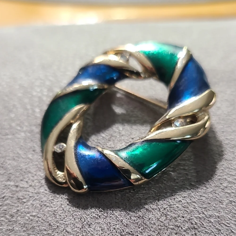 Elegant Gold-Tone Brooch with Blue‎ and Green Accents Dolphin Ore