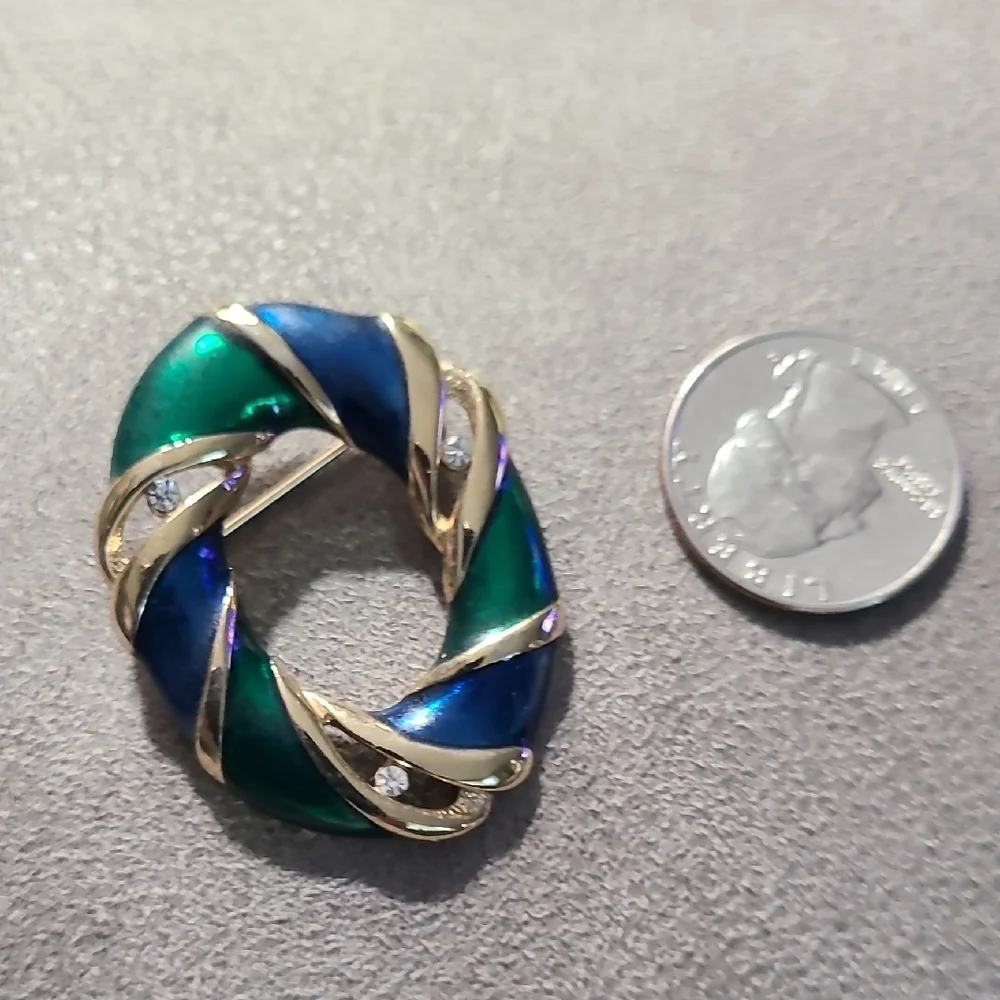Elegant Gold-Tone Brooch with Blue‎ and Green Accents Dolphin Ore