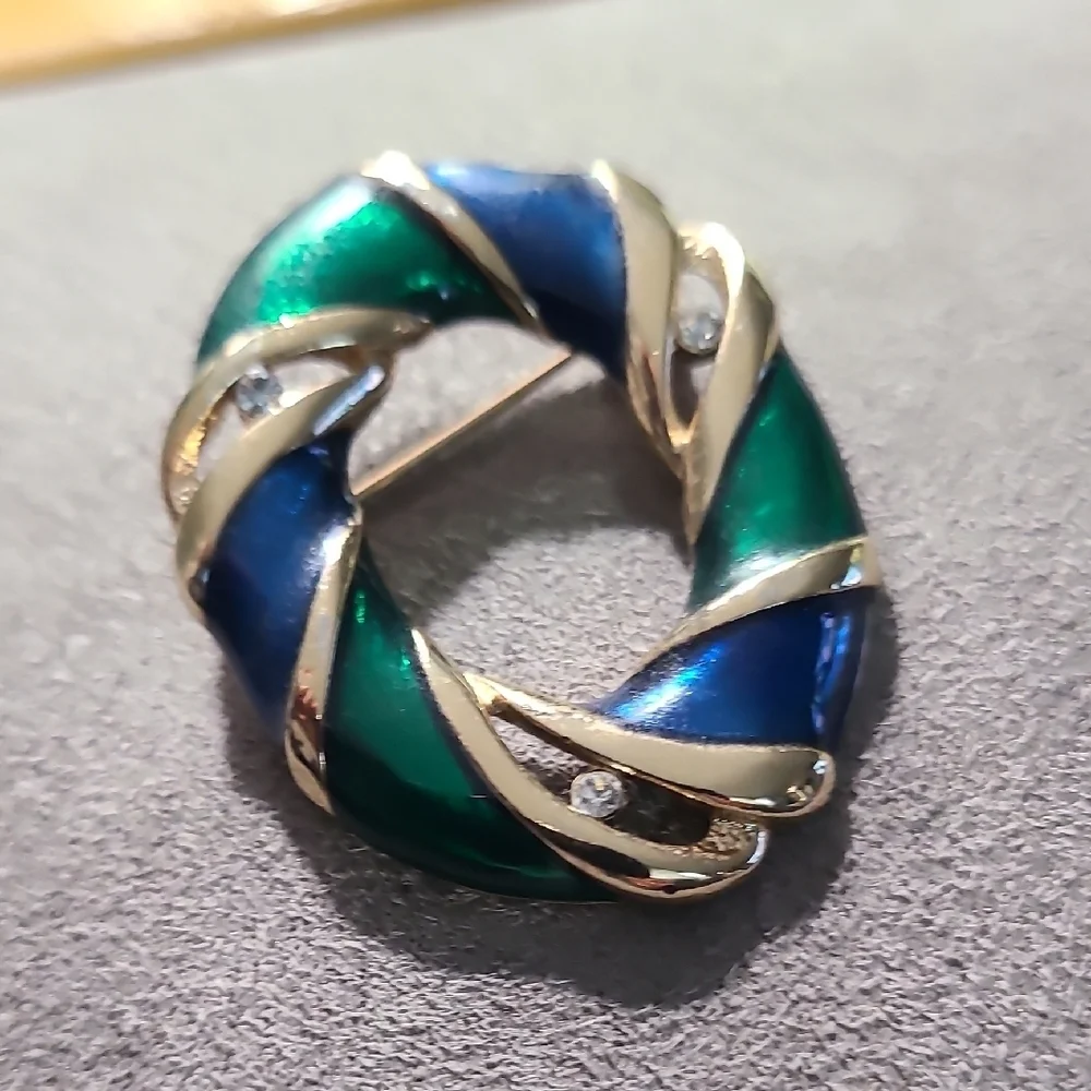 Elegant Gold-Tone Brooch with Blue‎ and Green Accents Dolphin Ore