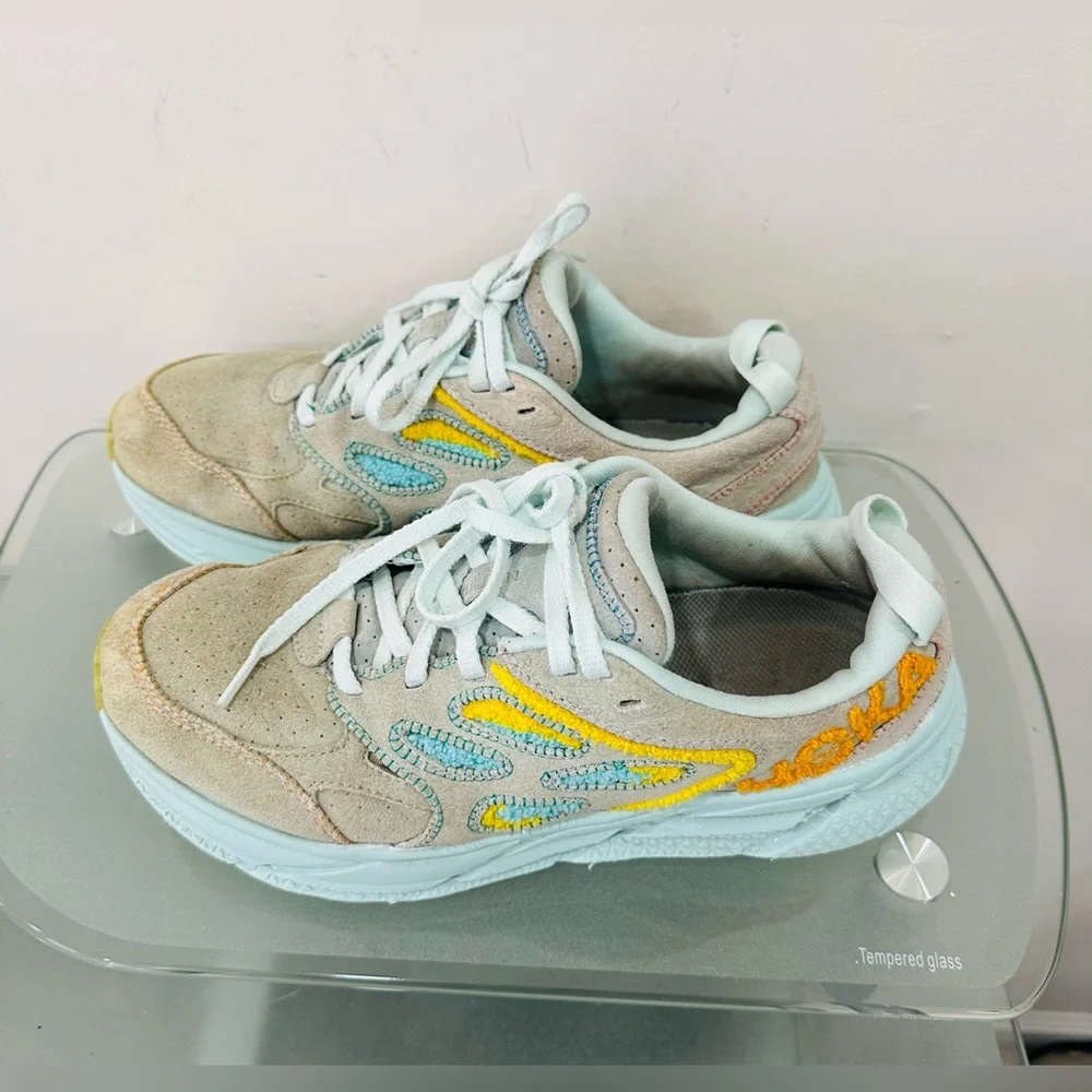 Hoka One One hoka one
