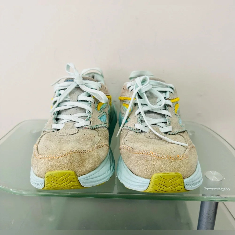 Hoka One One hoka one