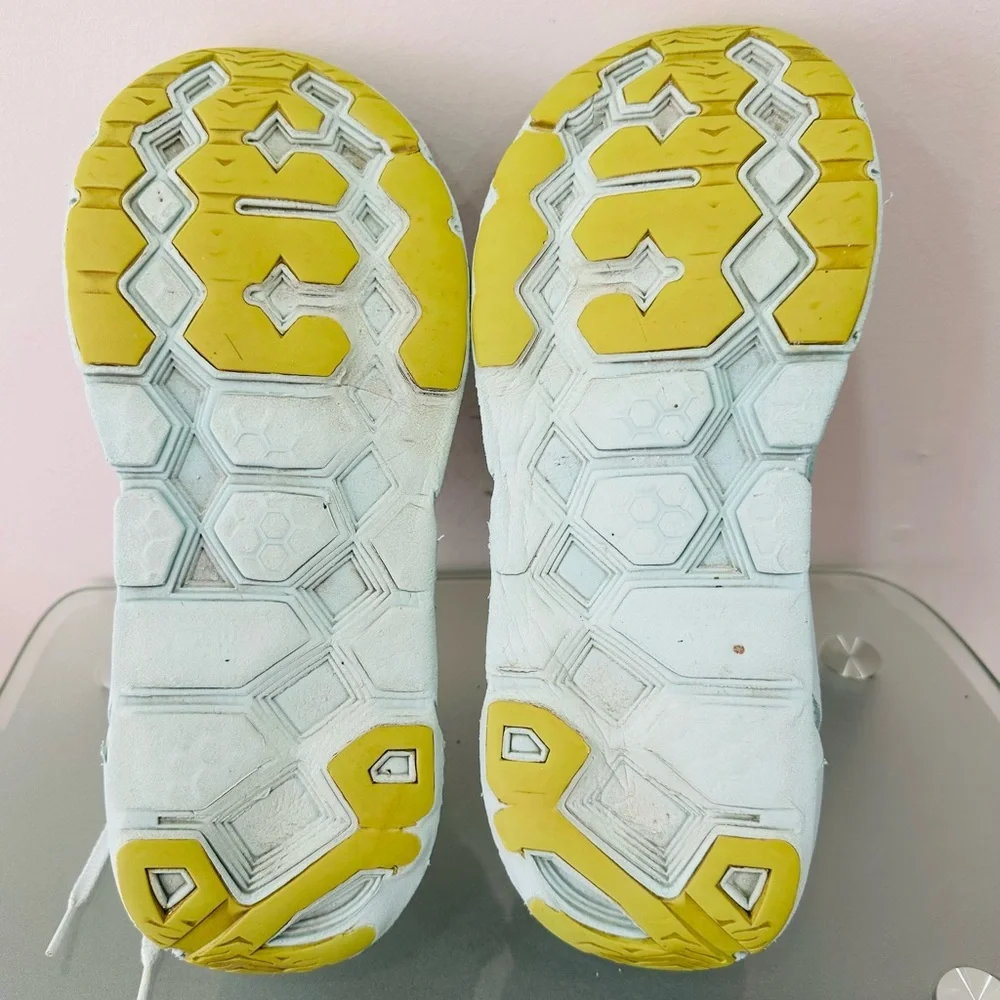 Hoka One One hoka one