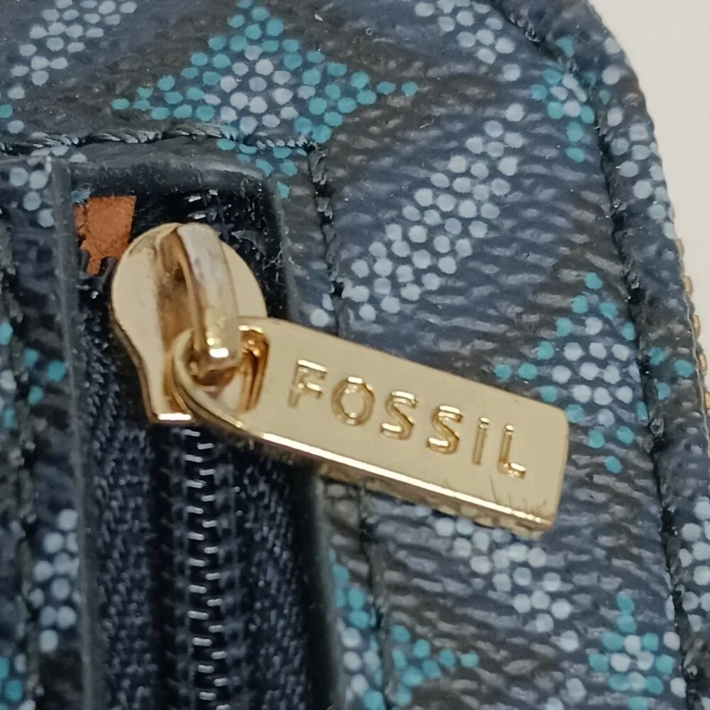 Fossil light wear