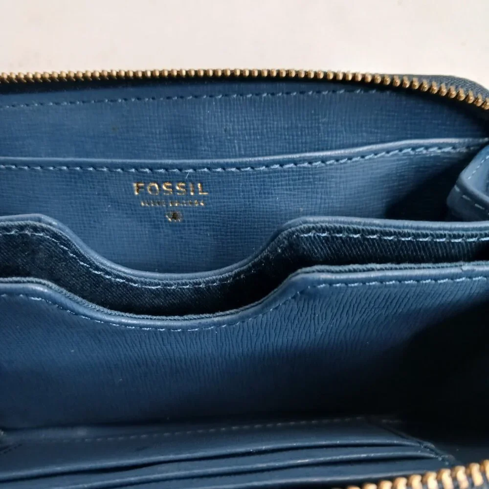Fossil light wear