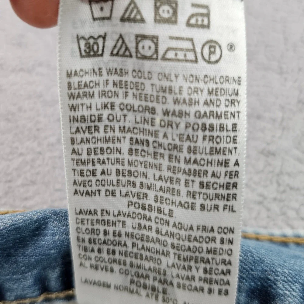 Levis versatile photos