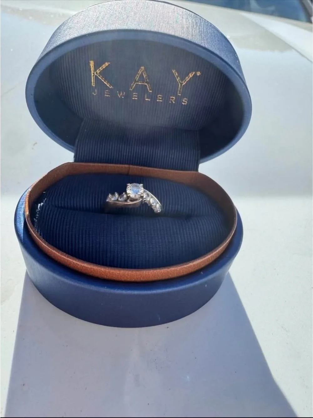 Leo Diamond white gold