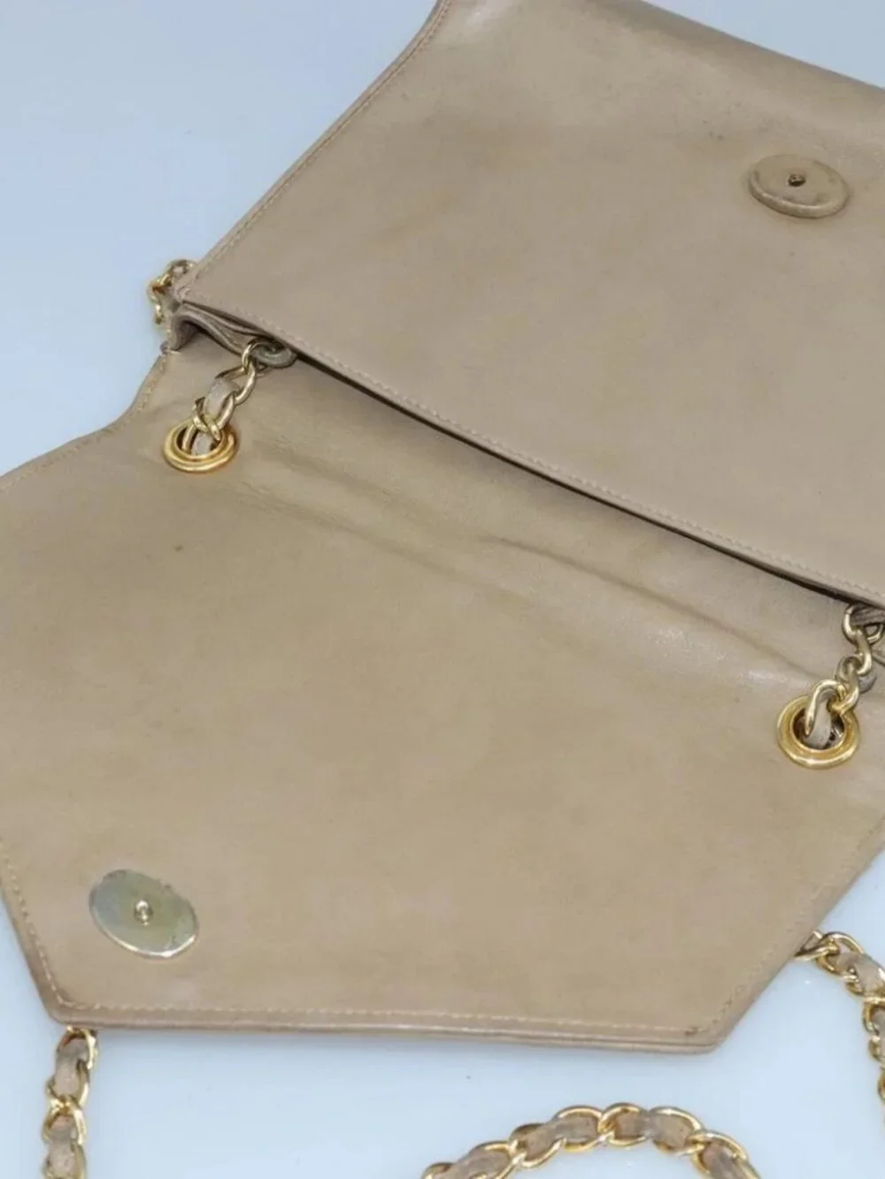 CHANEL brand	chanel color	beige