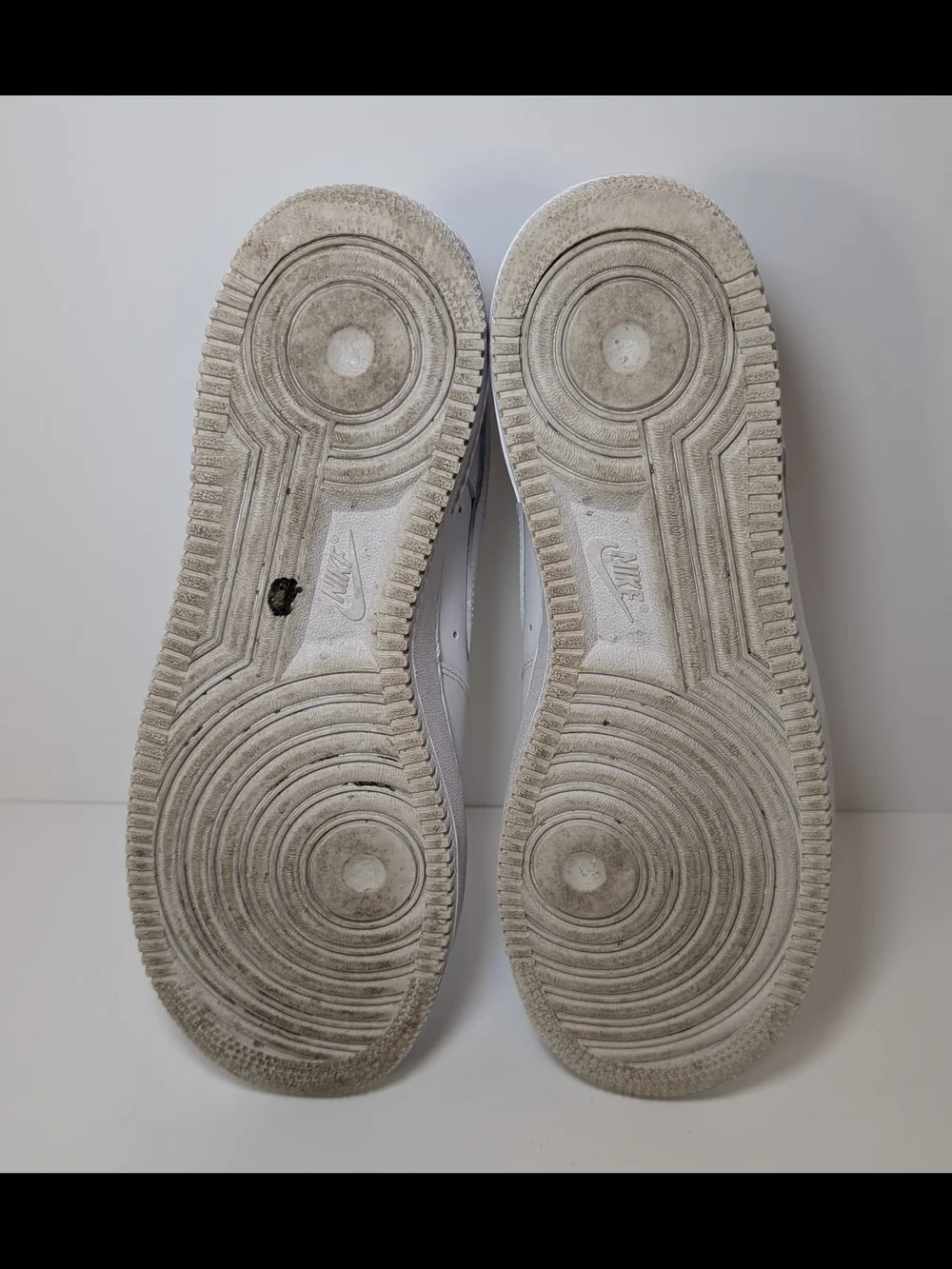 Nike Air Force 1 '07 Triple White Low Mens Size 9 Sneakers CW2288-111