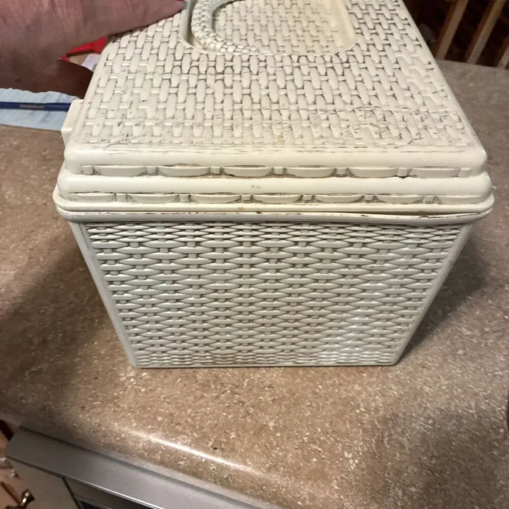 Vintage Wilson Mfg.Sewing Box w/2 Trays Wil-hold 14