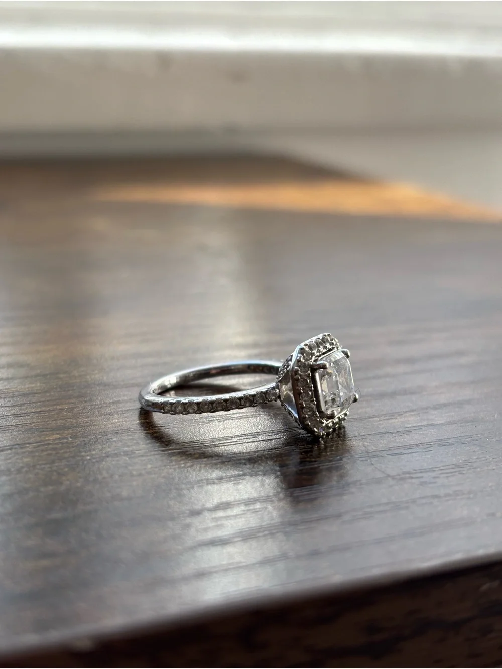 Nadri accent halo surrounding