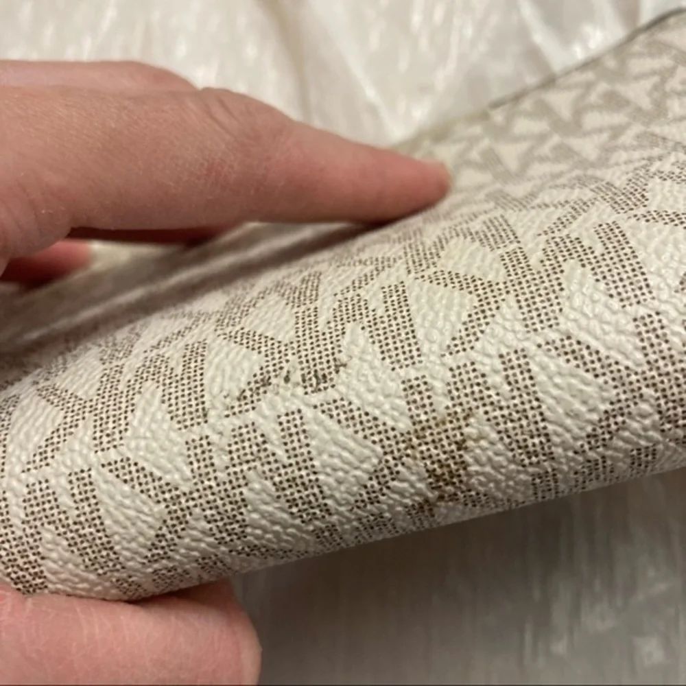 Michael kors white signature mk wristlet wallet clutch bag