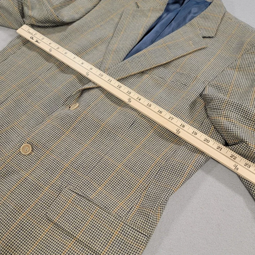 Bruce Julian Clothier chest tailored sleeve
