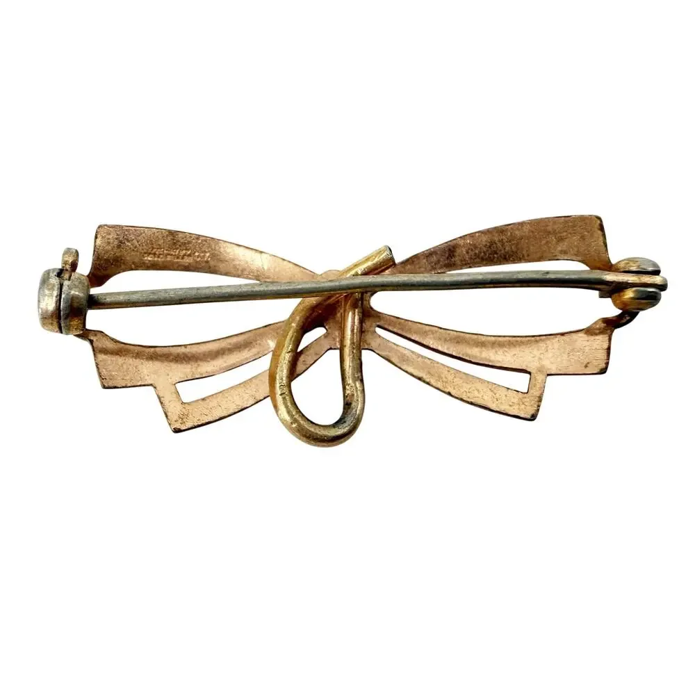 unknown brooch ribbon marked