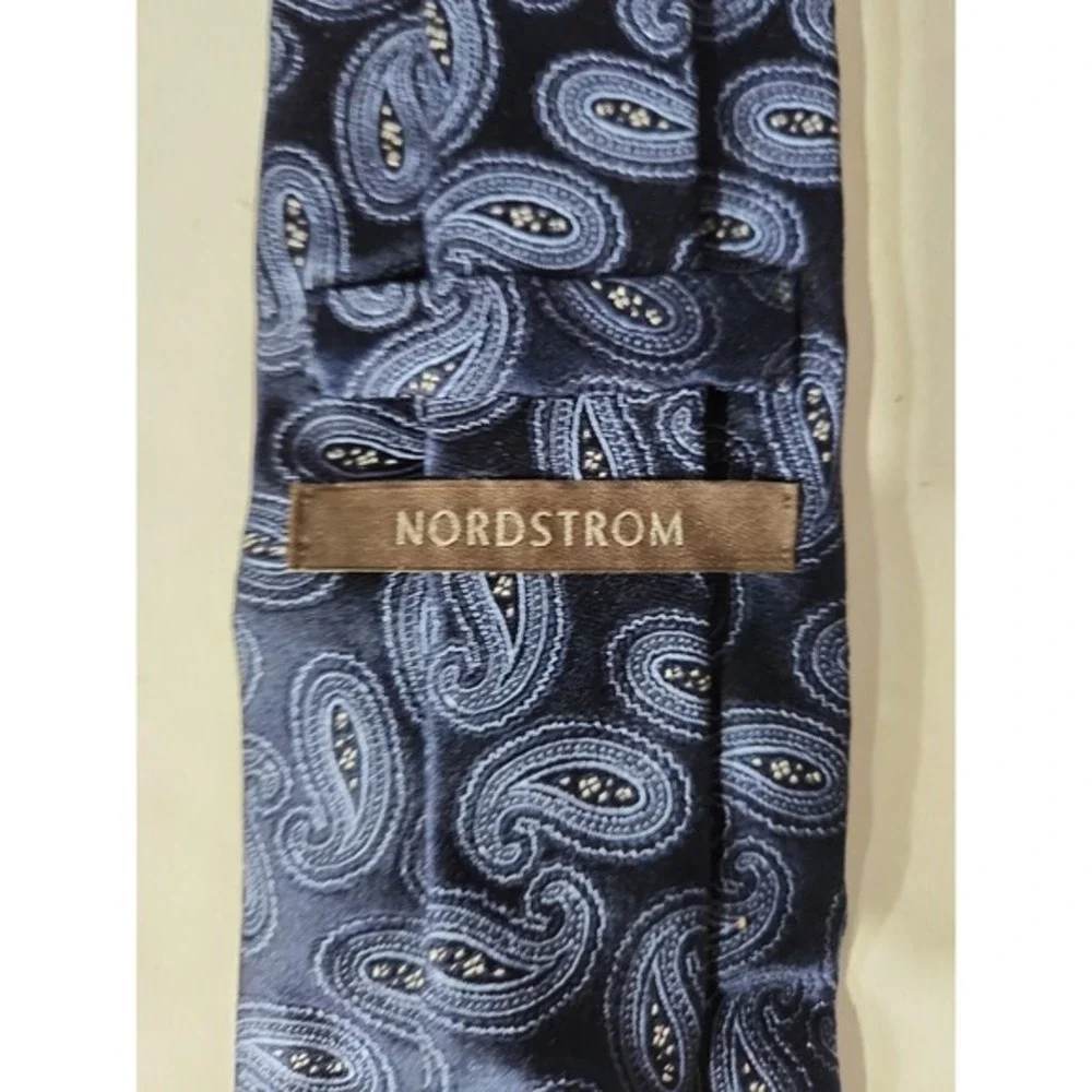 Nordstrom 100% Silk Necktie Tie Design‎ Blue /Stafford Signature Design Blue