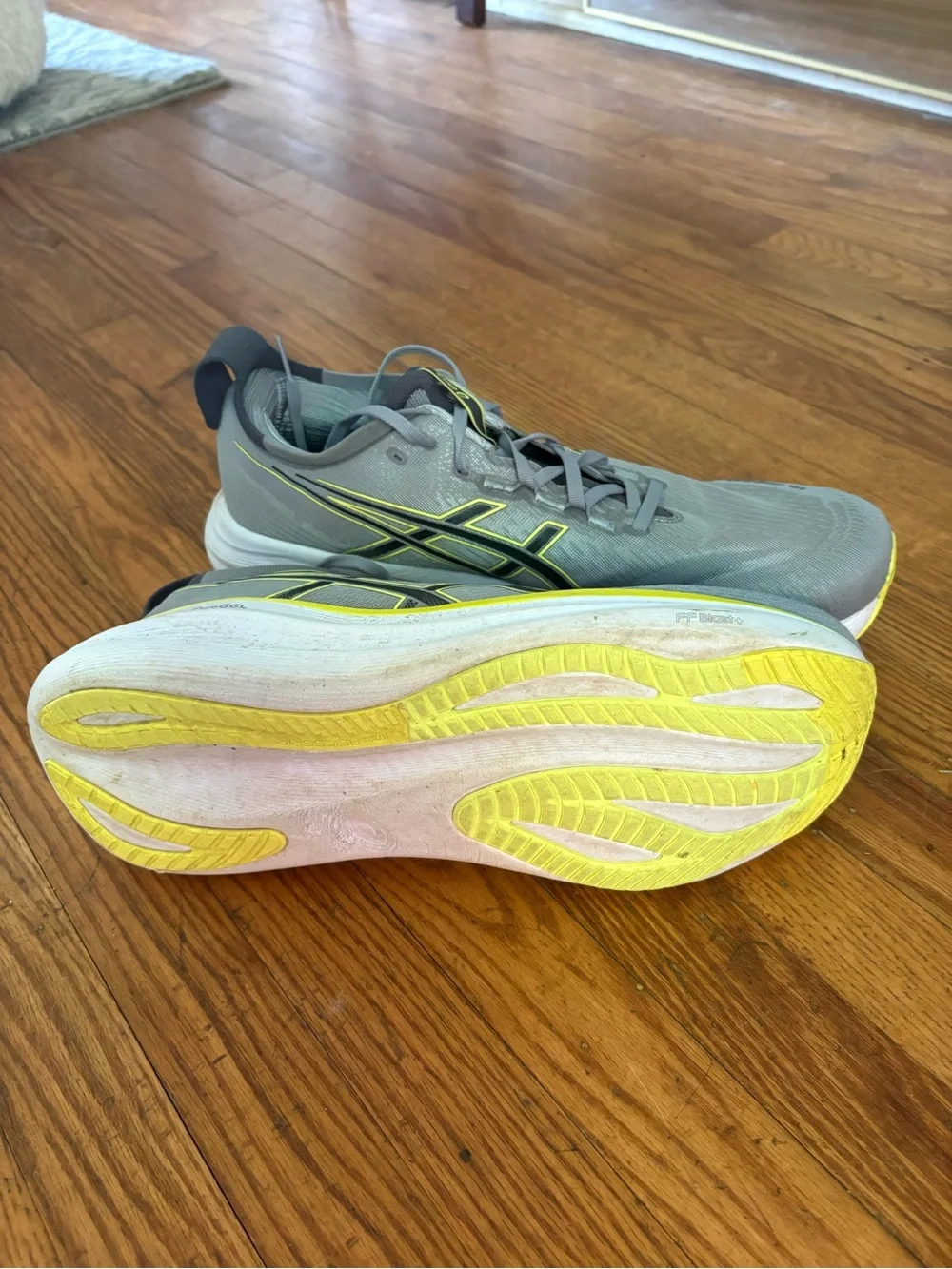 ASICS Men's Gray and Yellow Performance Running Shoes
