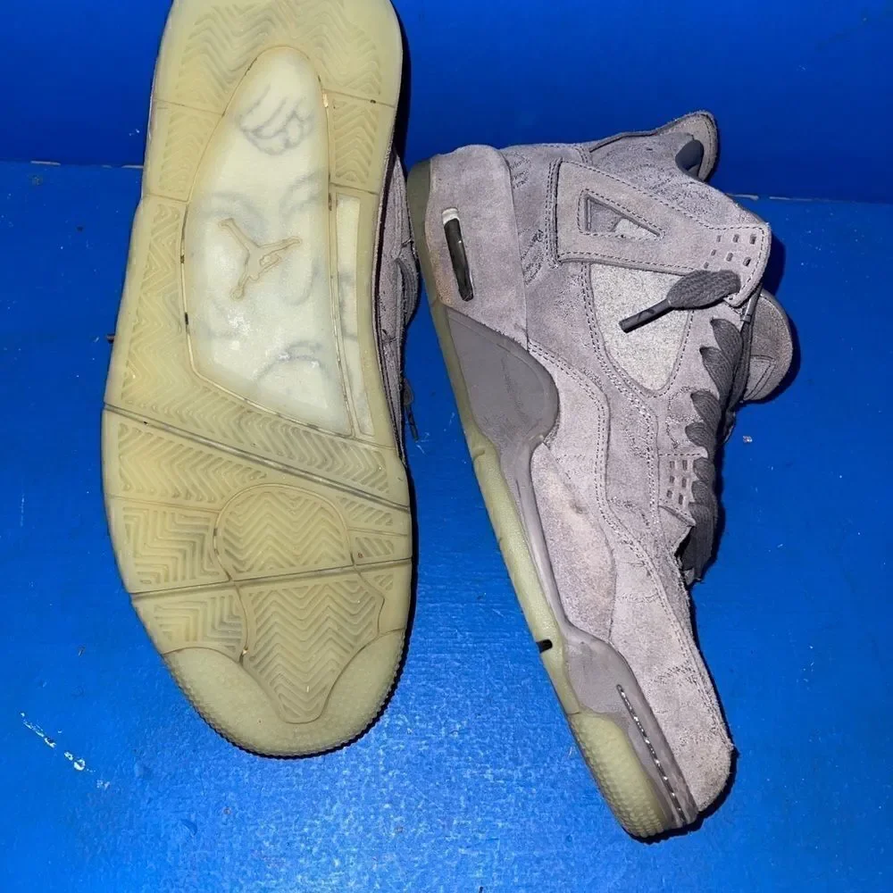 N/A kaws nike