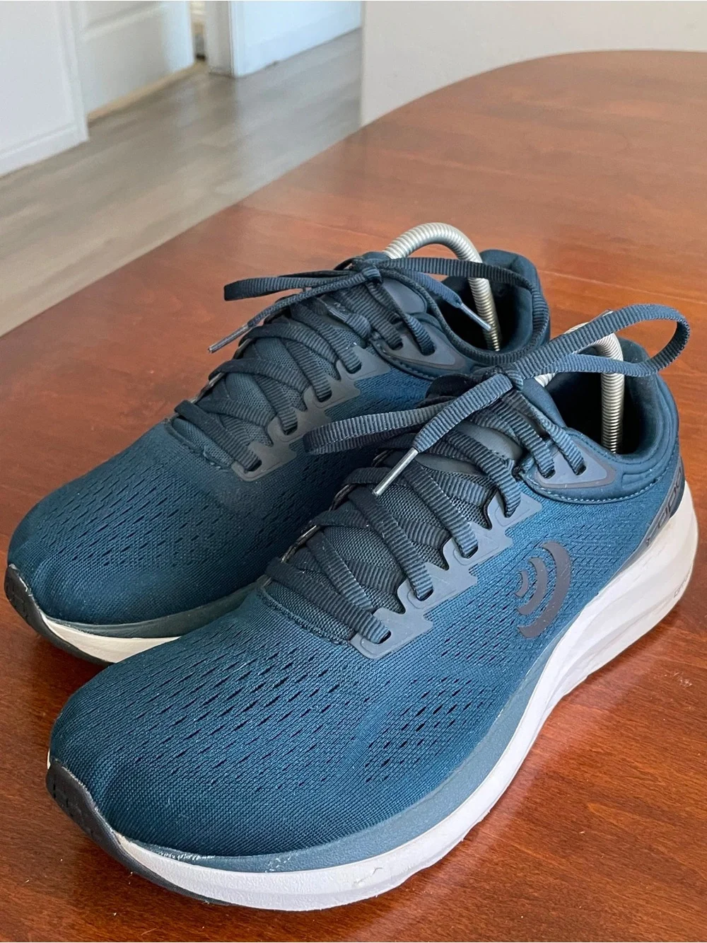 Topo Athletic Phantom 3 Navy/White Mens Size 9 running shoes