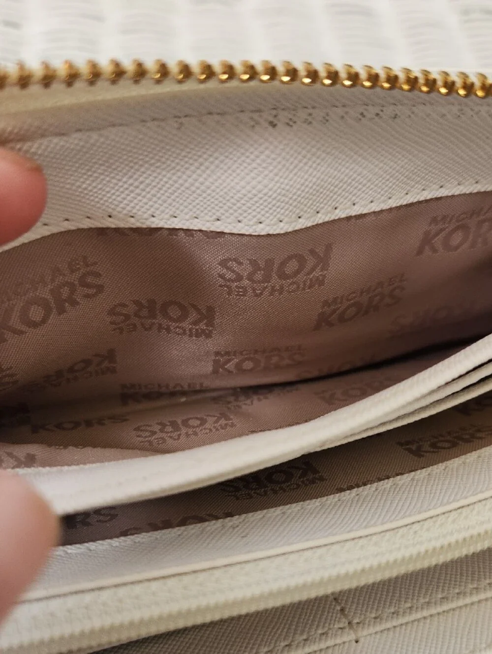 MICHAEL Michael Kors White Wallet with Gold Plaque Good Condition