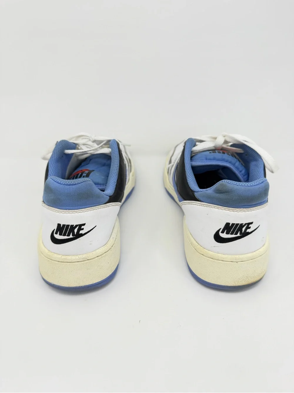 Nike classic low