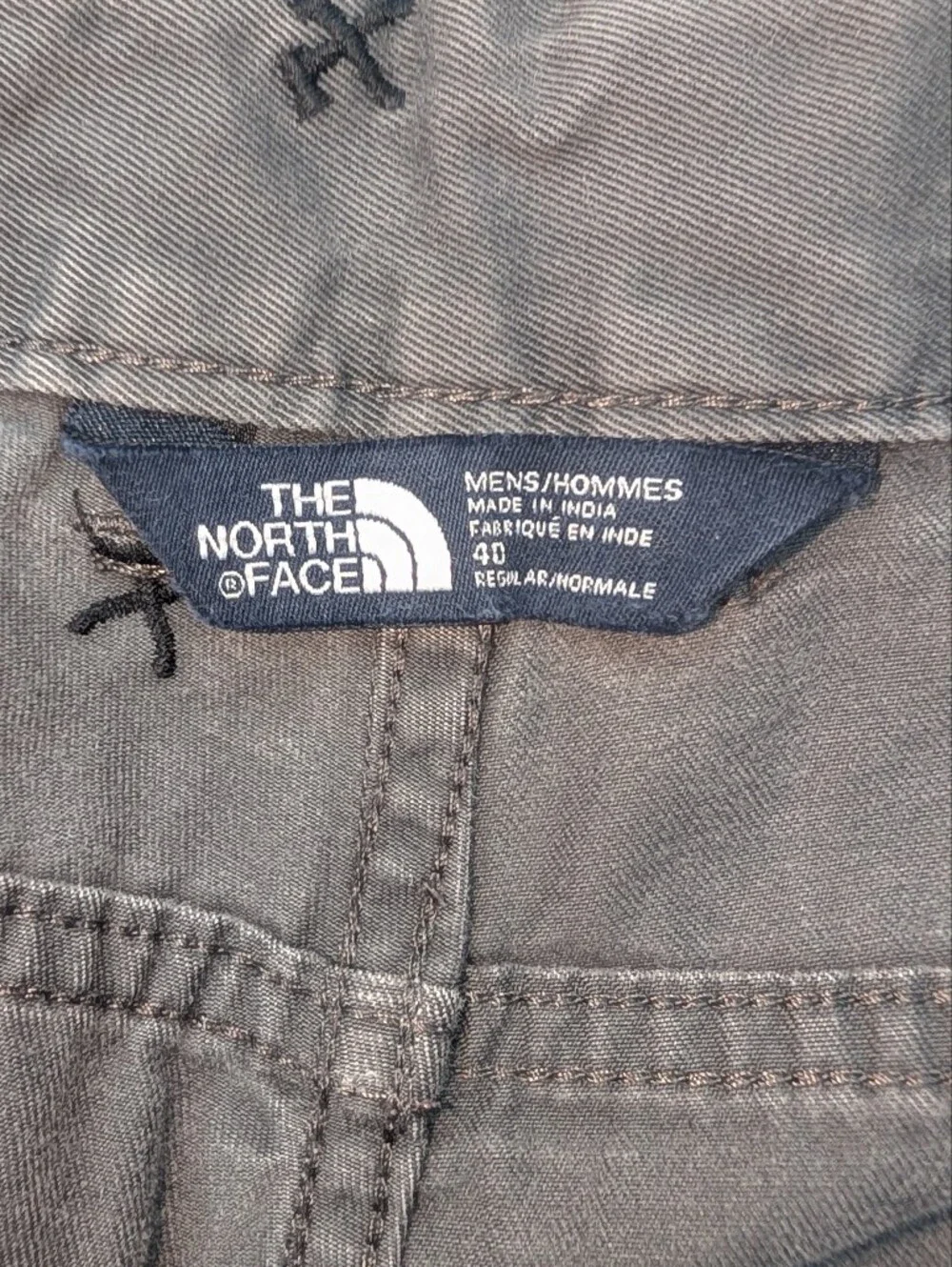 The North Face Crossed Hammer Embroidered Canvas Cargo Shorts Gray Mens 40