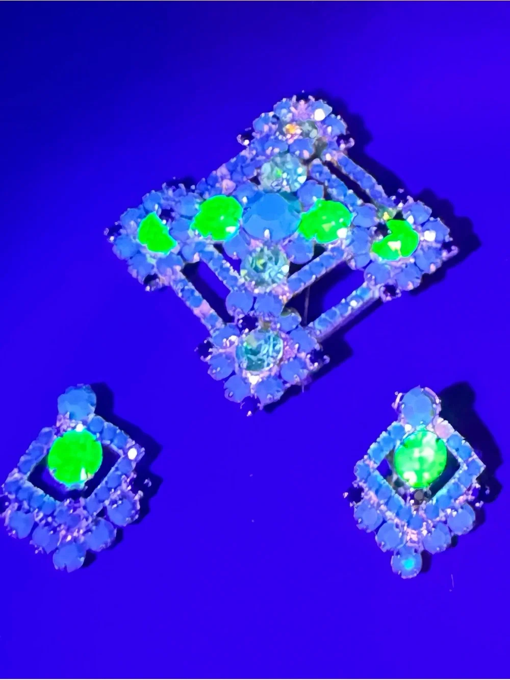 N/A black brooch