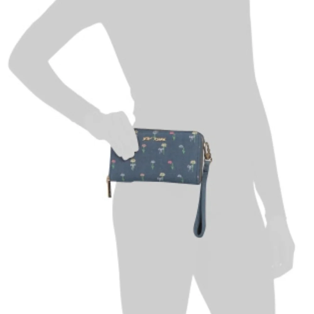💙🔹️Betsey Johnson🔹️ Denim XOZIP-E Blue Floral Embroidered wallet + Wristlet