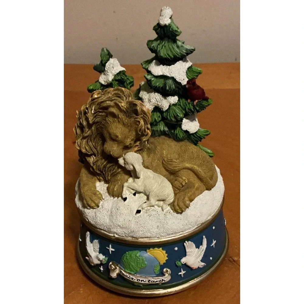 The San‎ Francisco Music Box Company Lion & Lamb Christmas Music Box, Tested