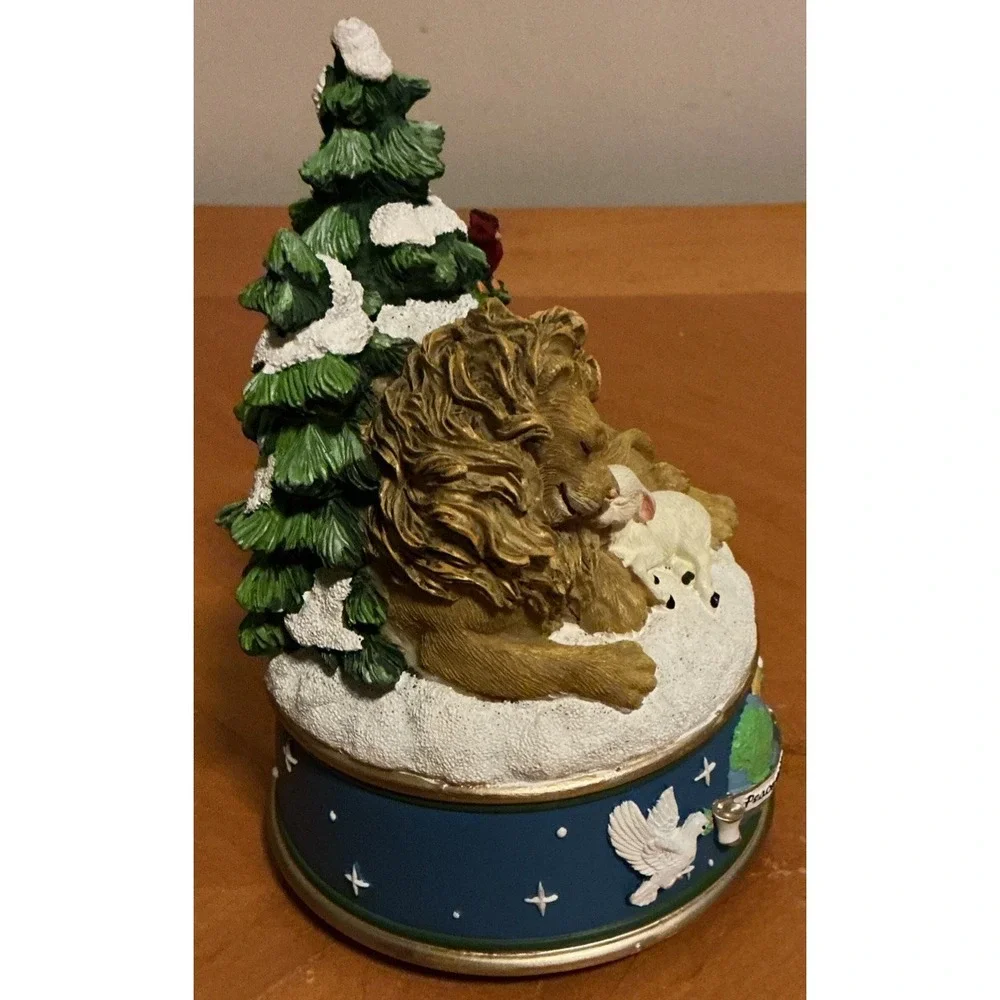The San‎ Francisco Music Box Company Lion & Lamb Christmas Music Box, Tested